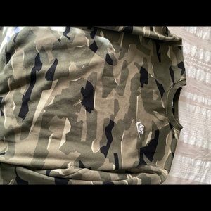 Men’s Nike sweatshirt